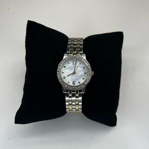 Vintage Two-tone Quartz Mother-of-pearl Dial New Battery